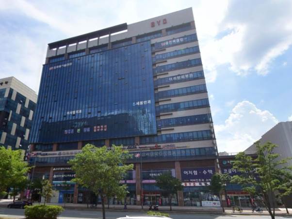 야외, 하늘, 상업용 건물, 나무이(가) 표시된 사진AI 생성 콘텐츠는 정확하지 않을 수 있습니다.