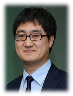 인간의 얼굴, 사람, 의류, 넥타이이(가) 표시된 사진AI 생성 콘텐츠는 정확하지 않을 수 있습니다.