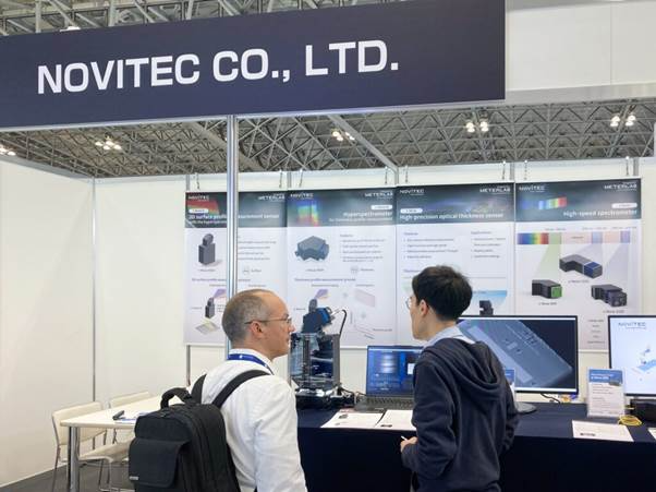 텍스트, 컴퓨터, 실내, 의류이(가) 표시된 사진AI 생성 콘텐츠는 정확하지 않을 수 있습니다.