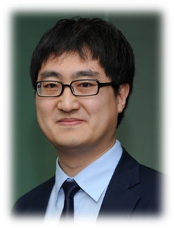 인간의 얼굴, 사람, 의류, 넥타이이(가) 표시된 사진AI 생성 콘텐츠는 정확하지 않을 수 있습니다.